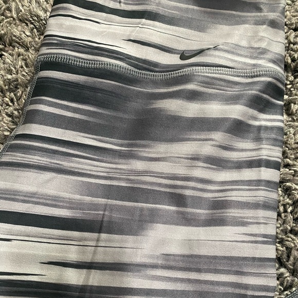 NIKE leggings - Picture 2 of 2